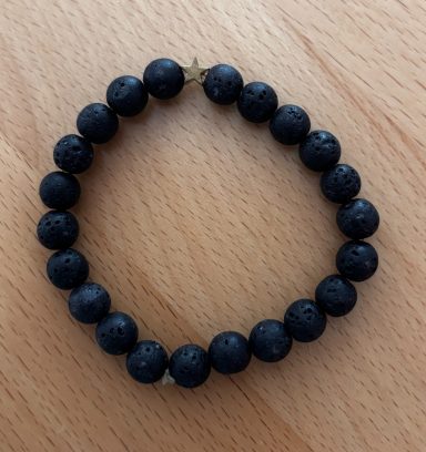 Armband aus Lavasteinperlen